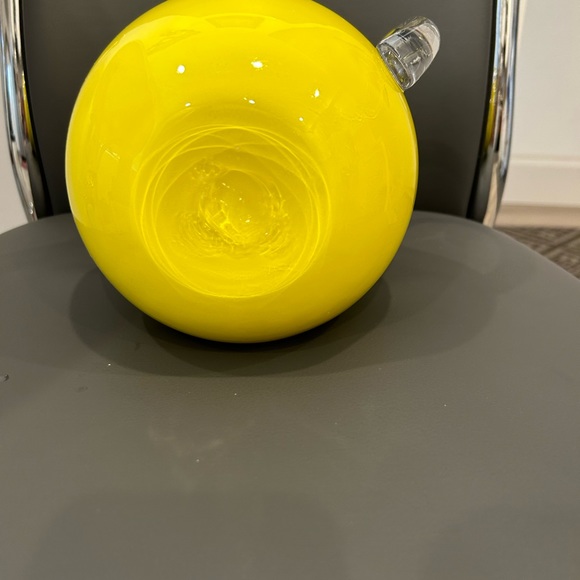 Vintage Vibrant Yellow Beverage Pitcher 7 1/4” H w/an Opening Diam. of 5 1/4”. - Picture 6 of 8